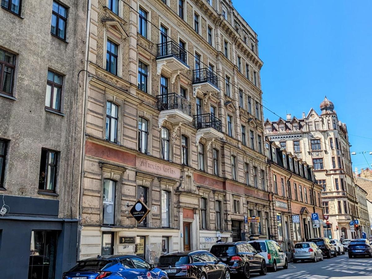 Perfectly Central Apartment 5 Min To Old Town & Art Noveau. Riga Bagian luar foto